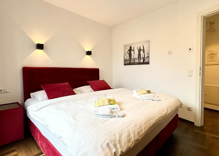 Moeblierte + Parkplatz Und Terrasse Apartment *